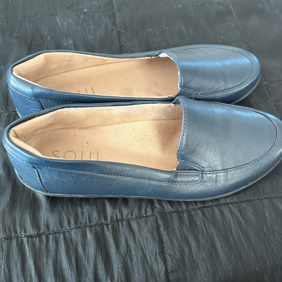 Soul Naturalizer woman’s Navy Loafers - size 9 M- uppers leathers- very comfy - Picture 2 of 11